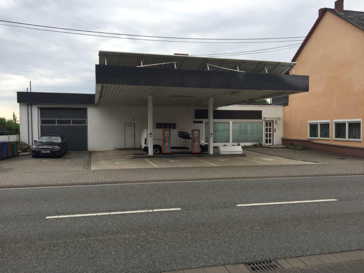 Alte Tankstelle Strassenhaus Exterior foto